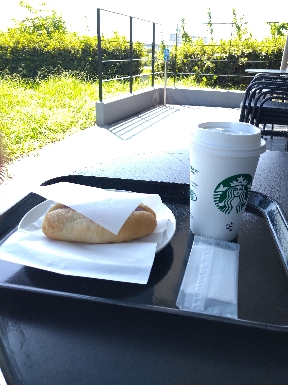 スタバはスターバックスカフェの事です。