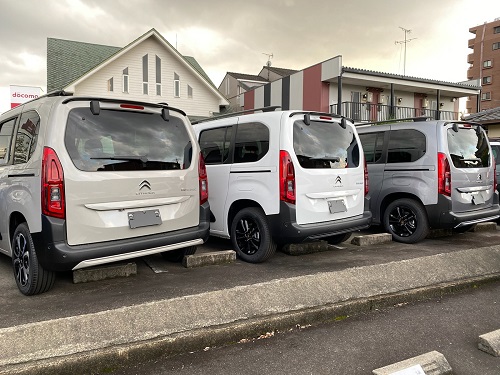 駐車場にて