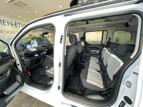 BERLINGO　３席独立シートの魅力☆