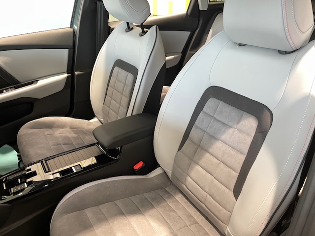 NEW C4 HYBRID　アドバンストコンフォートシート