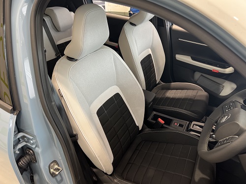 展示車入れ替え～NEWC3～